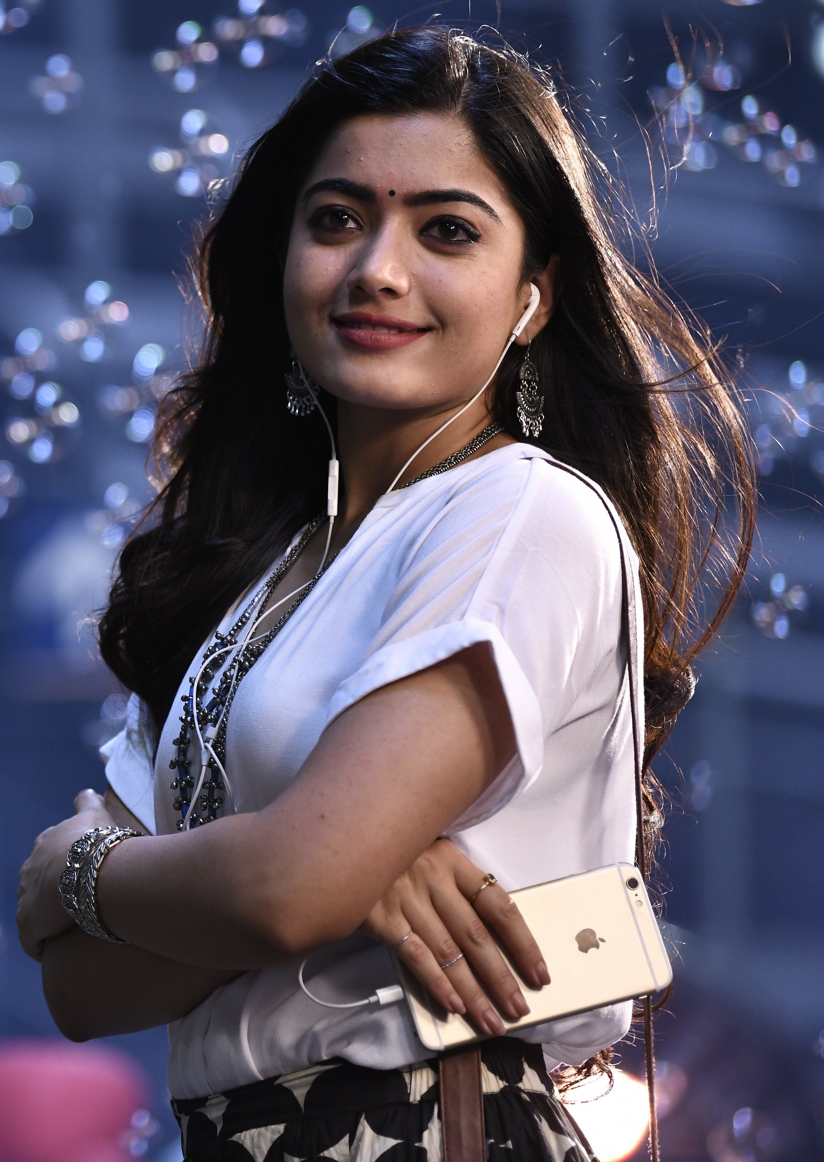 Rashmika Mandanna HD Wallpaper