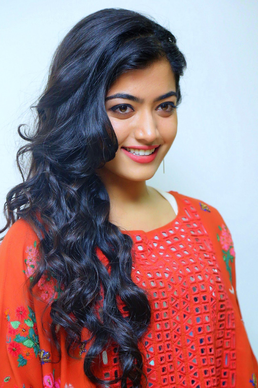 Rashmika Mandanna HD Wallpaper